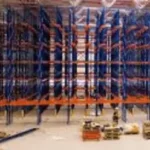 Sistemas de sprinkler em racks de armazenamento